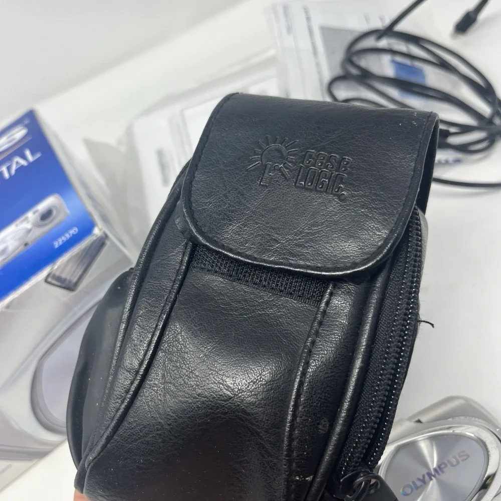 Olympus Stylus 300 Digital Camera 3.2MP, 1.5